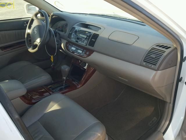JTDBF32K750166787 - 2005 TOYOTA CAMRY LE თეთრი ფოტო 5