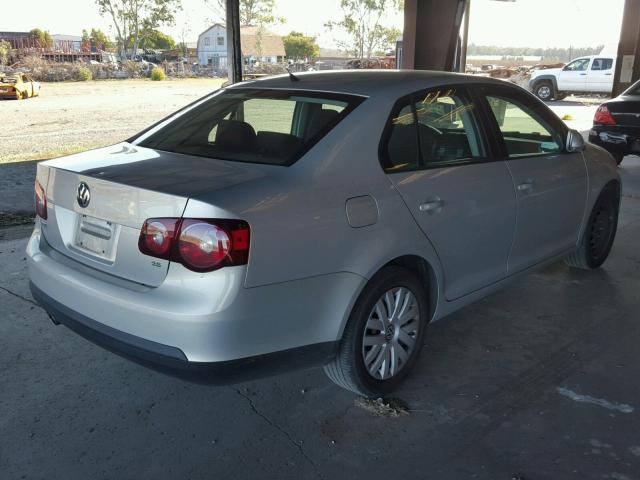 3VWJX7AJ9AM026088 - 2010 VOLKSWAGEN JETTA S SILVER photo 4