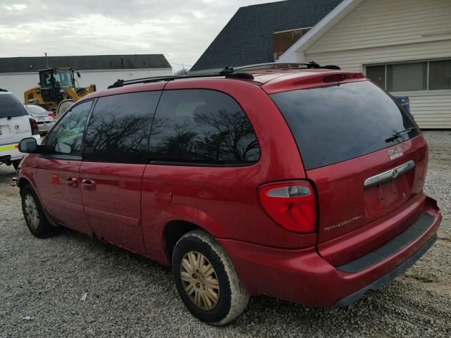 2C4GP44R25R187281 - 2005 CHRYSLER TOWN & COU RED photo 3