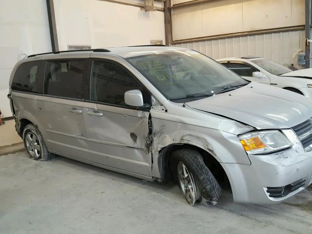 2D4RN5D11AR331849 - 2010 DODGE GRAND CARA SILVER photo 9