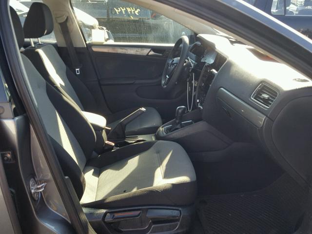 3VW2B7AJ0HM243915 - 2017 VOLKSWAGEN JETTA S 石墨色 照片 5