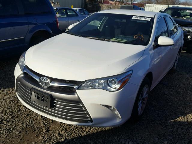 4T1BF1FKXGU515348 - 2016 TOYOTA CAMRY LE WHITE photo 2