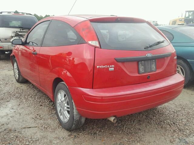 3FAFP31N35R126349 - 2005 FORD FOCUS ZX3 RED photo 3