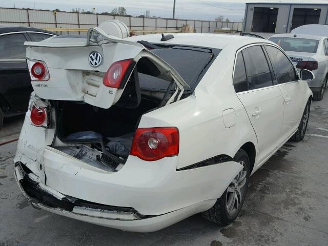 3VWDF71K15M642446 - 2005 VOLKSWAGEN NEW JETTA WHITE photo 4