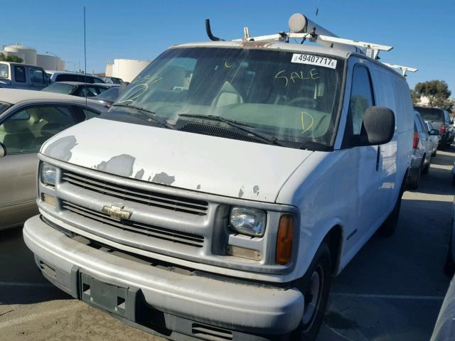 1GCFG25W7Y1166147 - 2000 CHEVROLET EXPRESS G2 WHITE photo 2