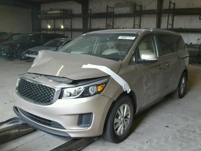 KNDMB5C15G6113334 - 2016 KIA SEDONA LX TAN photo 2