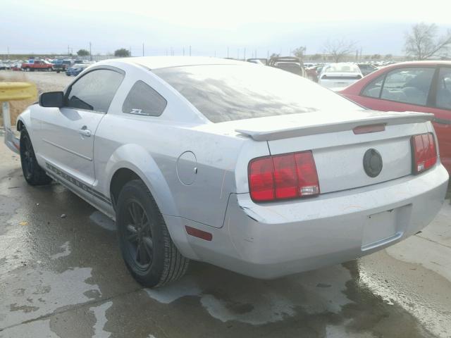 1ZVHT80N585169575 - 2008 FORD MUSTANG SILVER photo 3