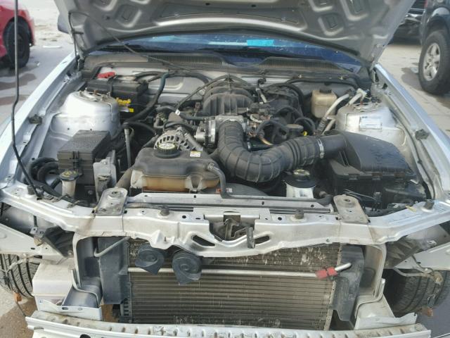 1ZVHT80N585169575 - 2008 FORD MUSTANG SILVER photo 7