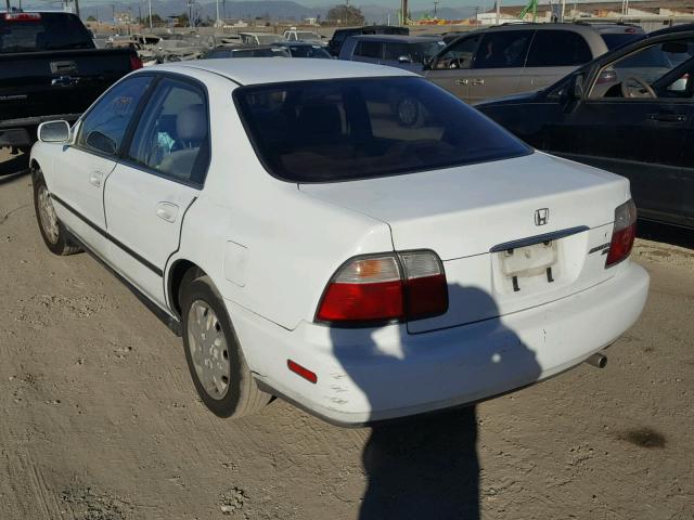 1HGCD5639TA292800 - 1996 HONDA ACCORD LX WHITE photo 3