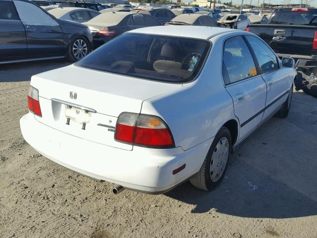 1HGCD5639TA292800 - 1996 HONDA ACCORD LX WHITE photo 4