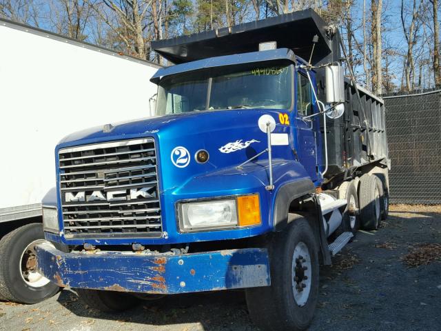 1M2AD62C7WW006799 - 1998 MACK 700 CL700 BLUE photo 2