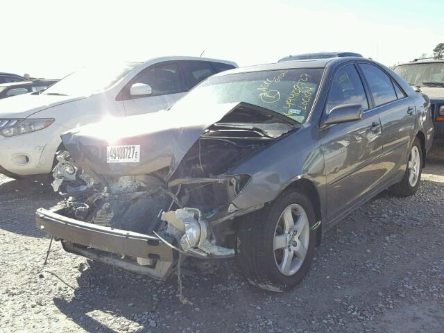 4T1BE32KX3U705973 - 2003 TOYOTA CAMRY LE ნაცრისფერი ფოტო 2