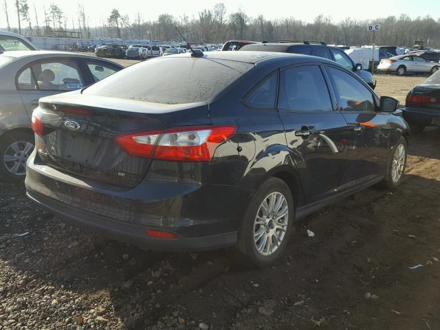 1FAHP3F24CL315708 - 2012 FORD FOCUS SE BLACK photo 4