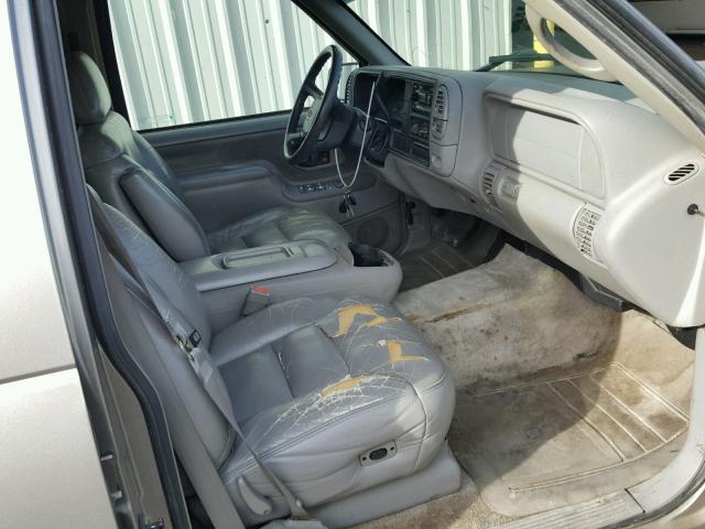 1GNEC13R5WJ357617 - 1998 CHEVROLET TAHOE C150 GOLD photo 5