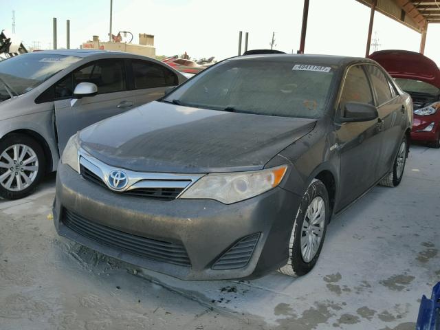 4T1BD1FK0CU008541 - 2012 TOYOTA CAMRY HYBR CHARCOAL photo 2