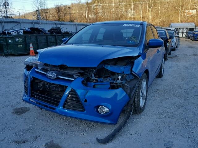 1FAHP3K25CL390052 - 2012 FORD FOCUS SE BLUE photo 2