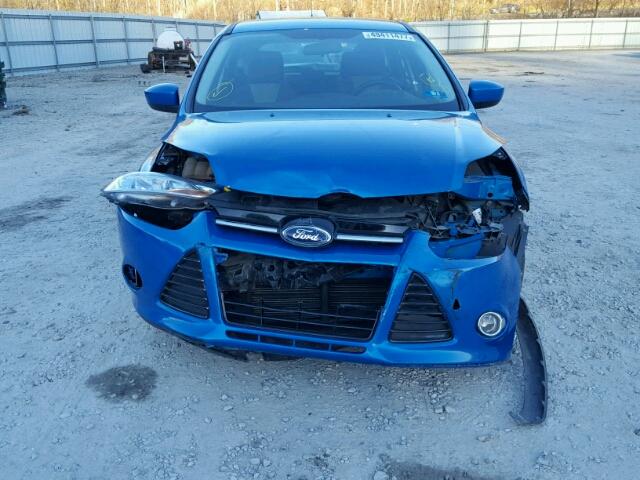 1FAHP3K25CL390052 - 2012 FORD FOCUS SE BLUE photo 9