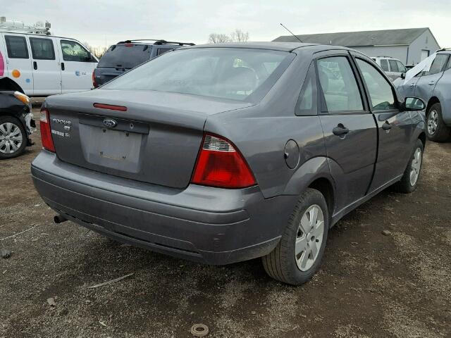 1FAFP34N37W129196 - 2007 FORD FOCUS ZX4 GRAY photo 4