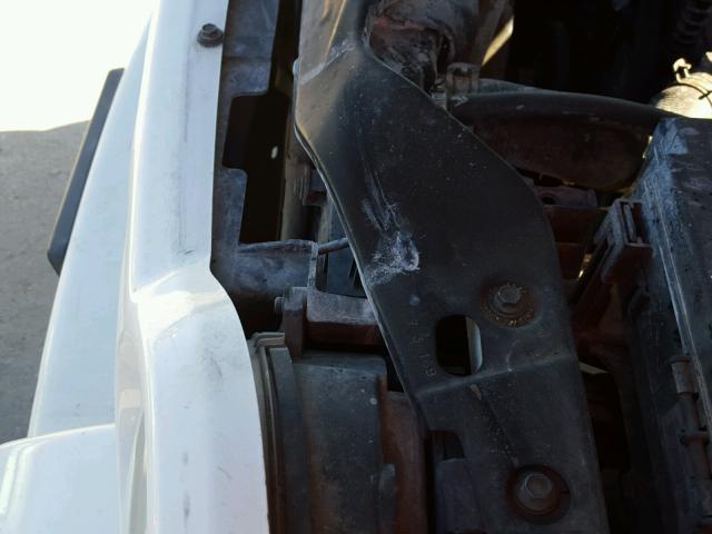 1J4GK58K22W108299 - 2002 JEEP LIBERTY LI WHITE photo 9