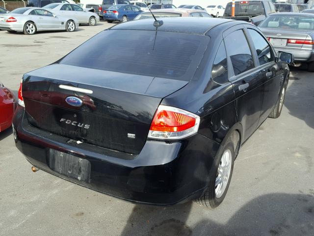 1FAHP35NX8W299760 - 2008 FORD FOCUS SE BLACK photo 4