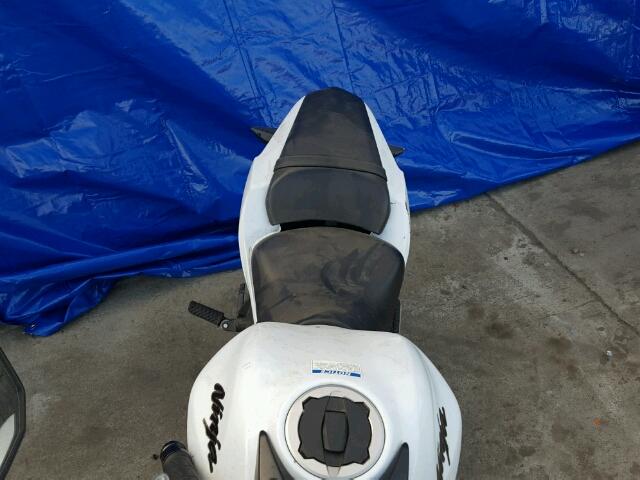 JKAEXEJ18HDA00786 - 2017 KAWASAKI EX650 J თეთრი ფოტო 6