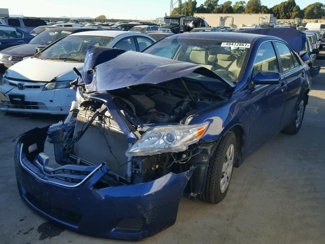 4T1BF3EK7AU575432 - 2010 TOYOTA CAMRY BASE BLUE photo 2