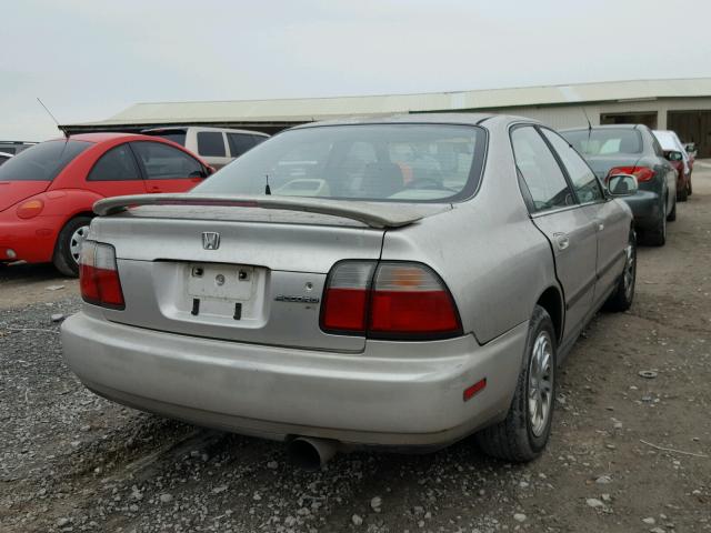 1HGCD5637TA041242 - 1996 HONDA ACCORD LX SILVER photo 4