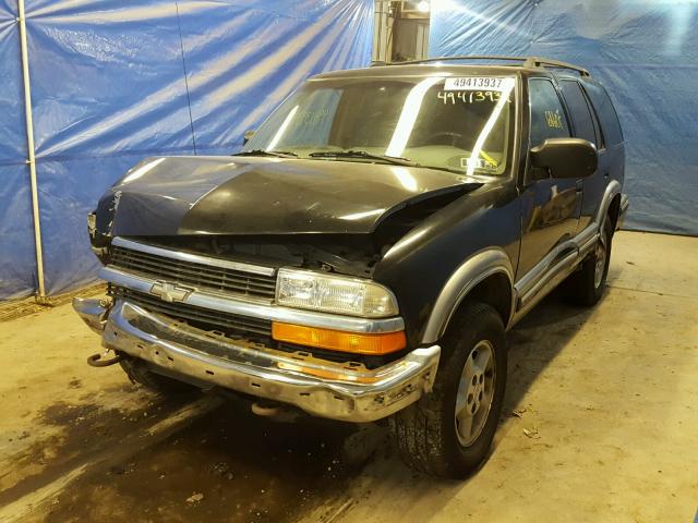 1GNDT13W4X2249776 - 1999 CHEVROLET BLAZER BLACK photo 2