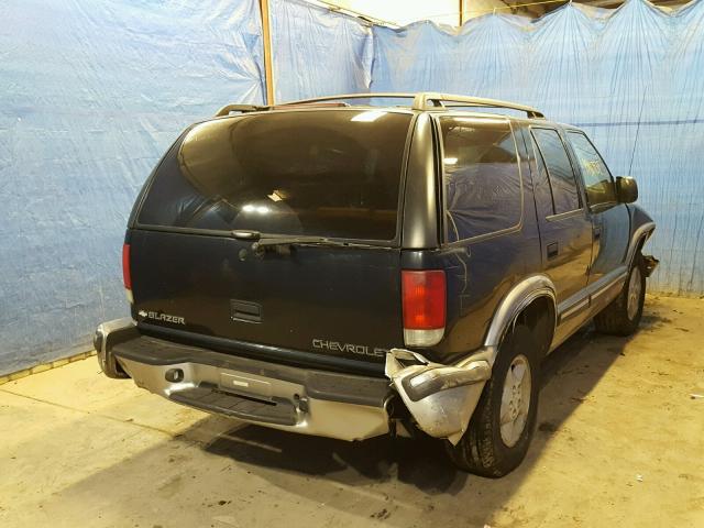 1GNDT13W4X2249776 - 1999 CHEVROLET BLAZER BLACK photo 4