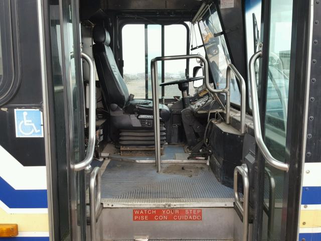 15GCB211751112711 - 2005 GILLIG TRANSIT BU WHITE photo 5