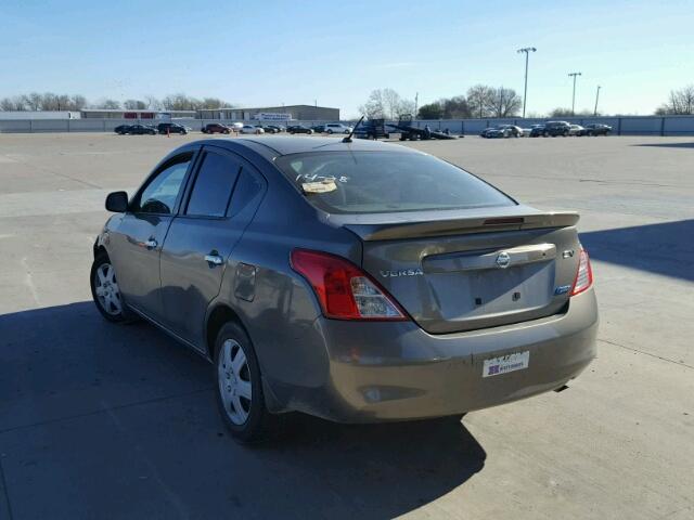 3N1CN7AP2DL820935 - 2013 NISSAN VERSA S GRAY photo 3