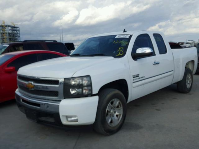 1GCRCSE0XDZ166742 - 2013 CHEVROLET SILVERADO WHITE photo 2