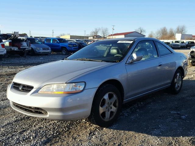 1HGCG2258YA035809 - 2000 HONDA ACCORD EX SILVER photo 2