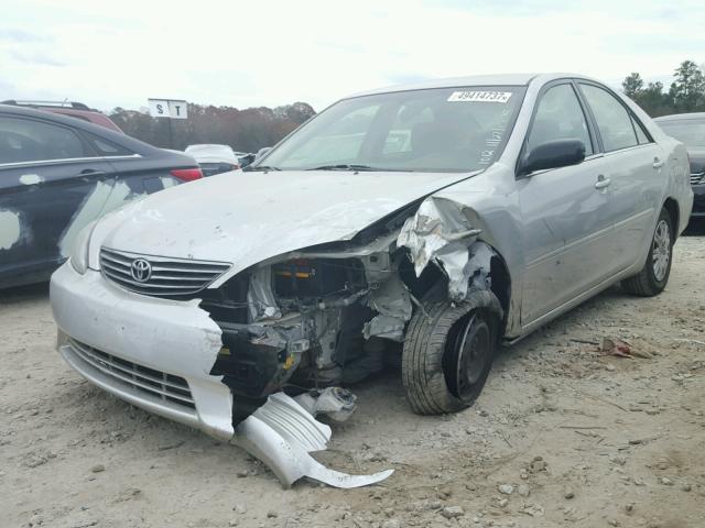 4T1BE32K45U501012 - 2005 TOYOTA CAMRY LE ვერცხლისფერი ფოტო 2