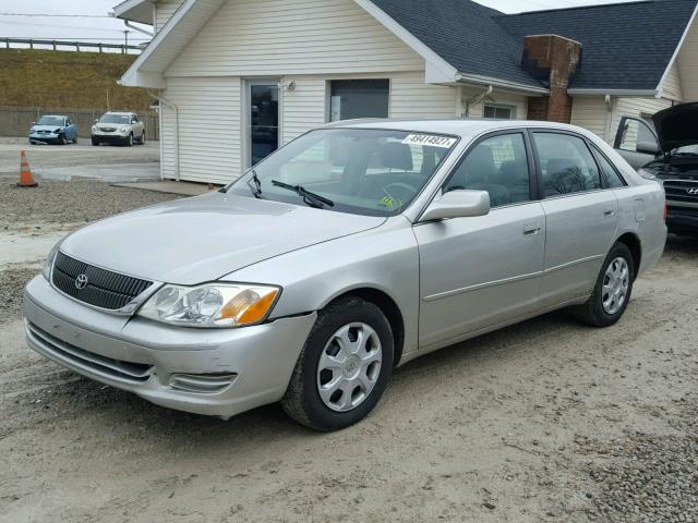 4T1BF28B52U223215 - 2002 TOYOTA AVALON XL SILVER photo 2