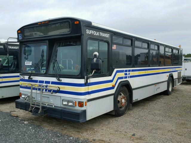 15GCB211951112719 - 2005 GILLIG TRANSIT BU WHITE photo 2