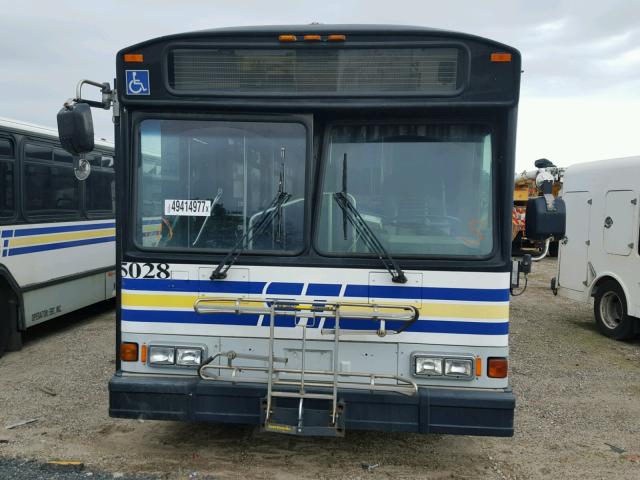 15GCB211951112719 - 2005 GILLIG TRANSIT BU WHITE photo 9