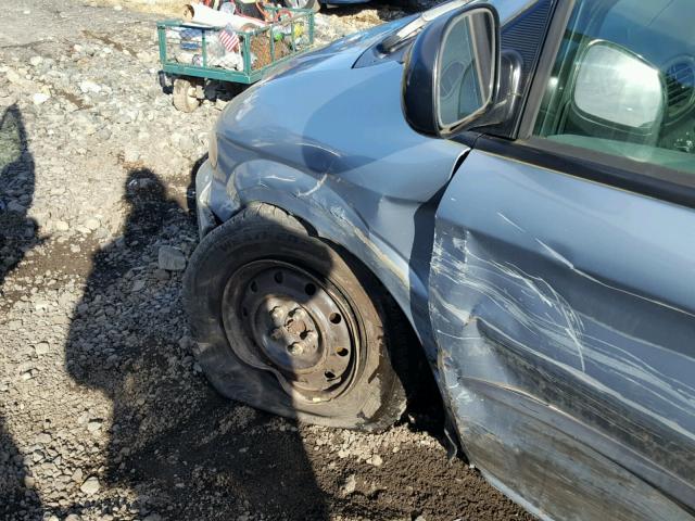 1C4GP45R14B539911 - 2004 CHRYSLER TOWN & COU 蓝色 照片 9