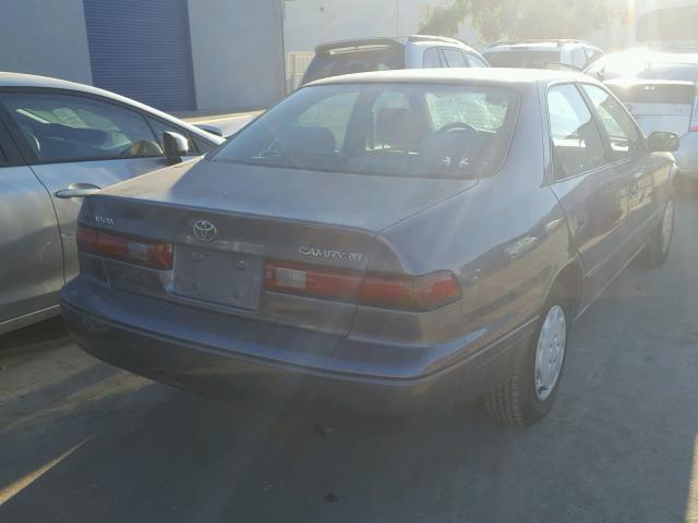 JT2BG22K2V0034360 - 1997 TOYOTA CAMRY LE SILVER photo 4