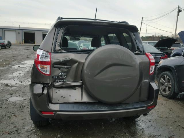 2T3BF4DV2BW098323 - 2011 TOYOTA RAV4 GRAY photo 9