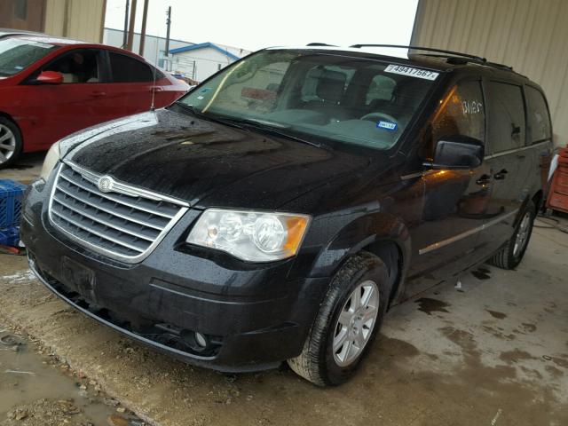 2A4RR5D11AR450996 - 2010 CHRYSLER TOWN & COU BLACK photo 2