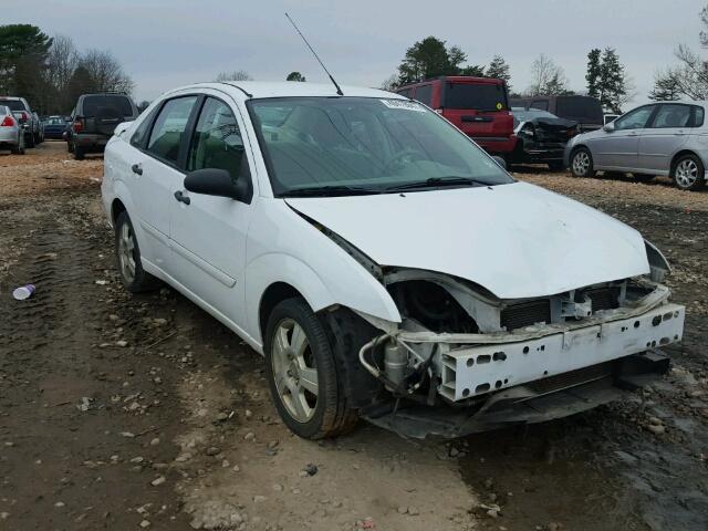 1FAHP34N76W231124 - 2006 FORD FOCUS ZX4 WHITE photo 1