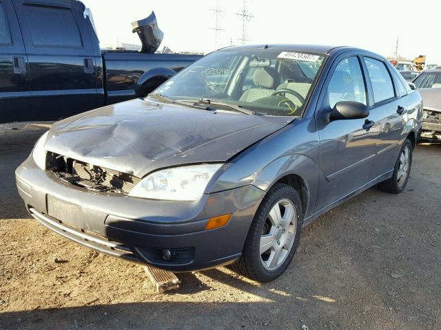 1FAFP34N27W167650 - 2007 FORD FOCUS ZX4 GRAY photo 2