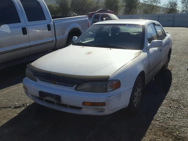 JT2BG12K2T0399693 - 1996 TOYOTA CAMRY DX WHITE photo 2