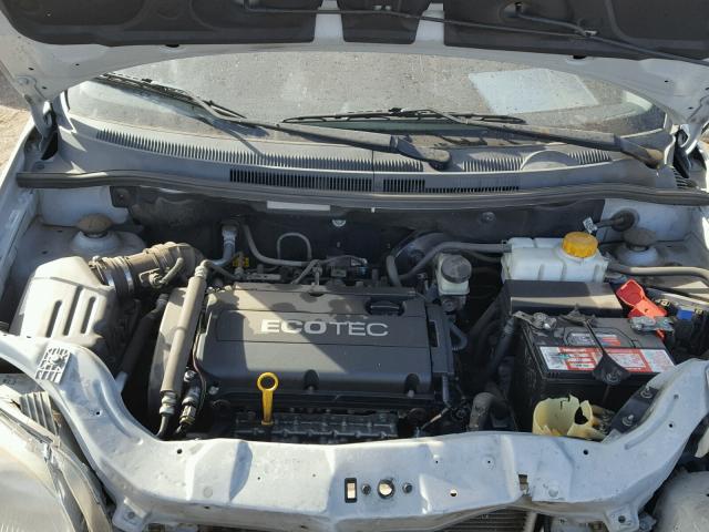 KL1TD66E59B609312 - 2009 CHEVROLET AVEO LS SILVER photo 7