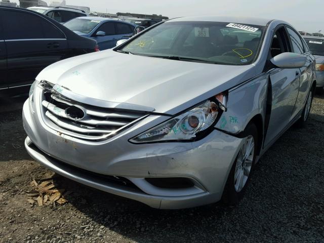 5NPEB4AC8DH788678 - 2013 HYUNDAI SONATA GLS SILVER photo 2