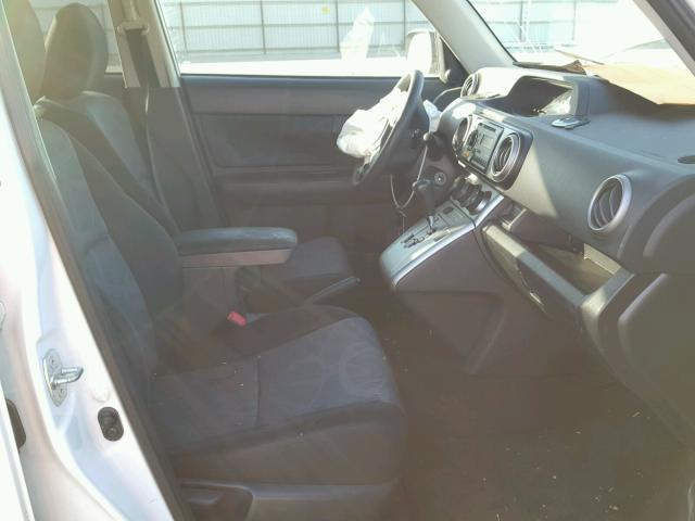JTLZE4FE0CJ006810 - 2012 TOYOTA SCION XB 白色 照片 5