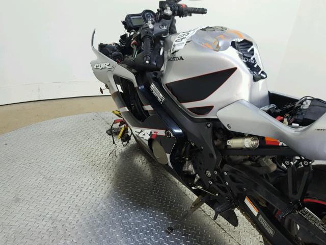 JH2PC35001M211071 - 2001 HONDA CBR600 F4 GRAY photo 17