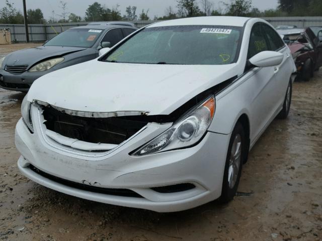 5NPEB4AC0BH174088 - 2011 HYUNDAI SONATA GLS WHITE photo 2