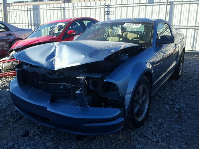 1ZVHT82H365153718 - 2006 FORD MUSTANG GT BLUE photo 2